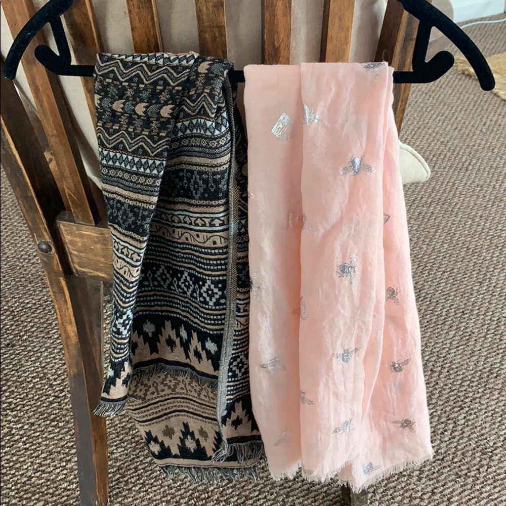 Set of 2 light weight scarves